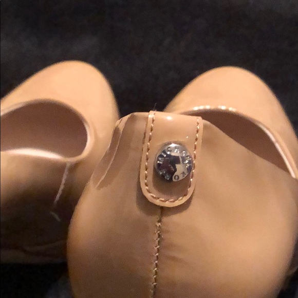 NEW Michael Kors Nude Patent Leather Pumps - Picture 6 of 8